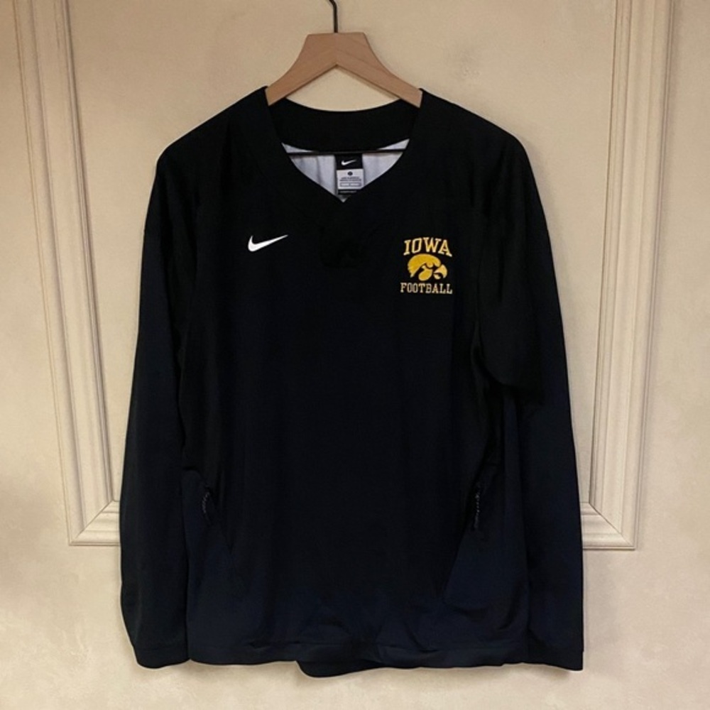 Nike Iowa Hawkeyes Football black v-neck pullover windbreaker On Field size S